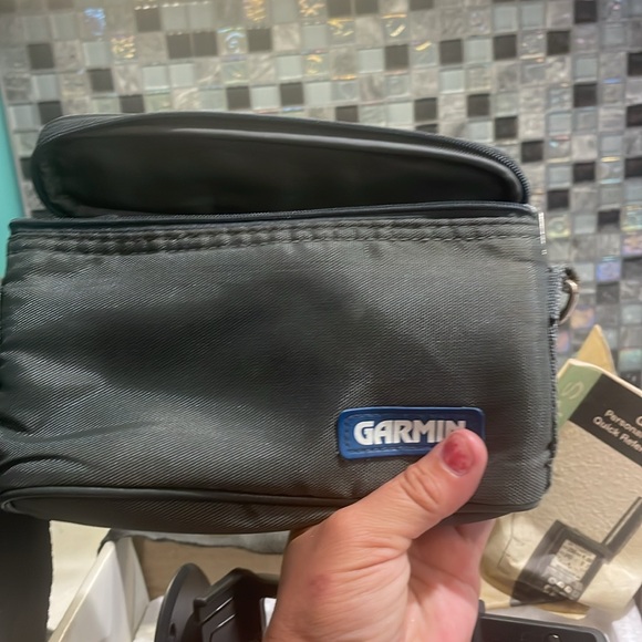 Garmin 75 Personal Navigation System - wires, car mount , manual, battery, case - Picture 4 of 5